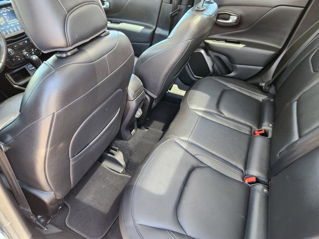 Used 2018 Jeep Renegade Limited w/ UConnect 8.4 Nav Group FWD image 9