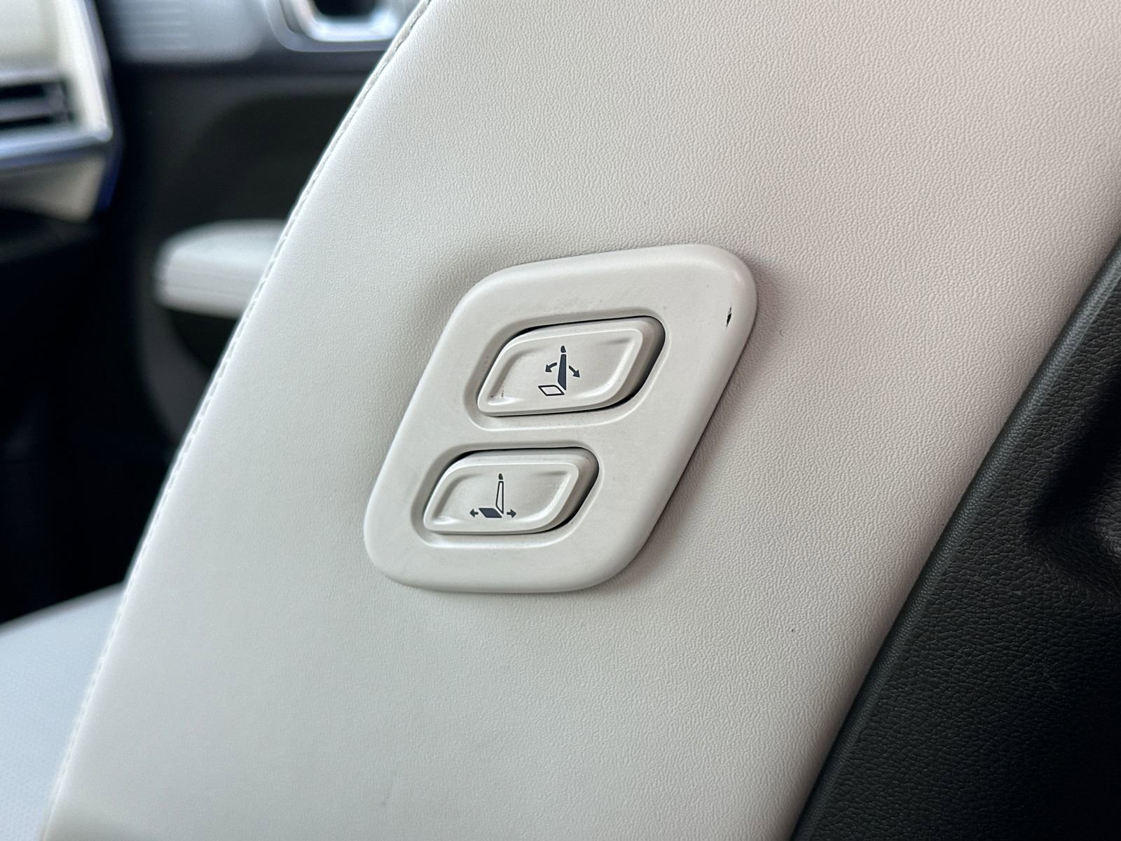 Used 2024 Hyundai Santa Fe Calligraphy image 23