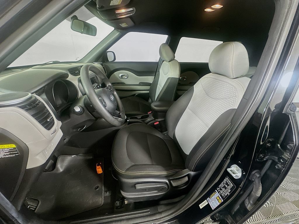 Used 2015 Kia Soul + FWD image 19
