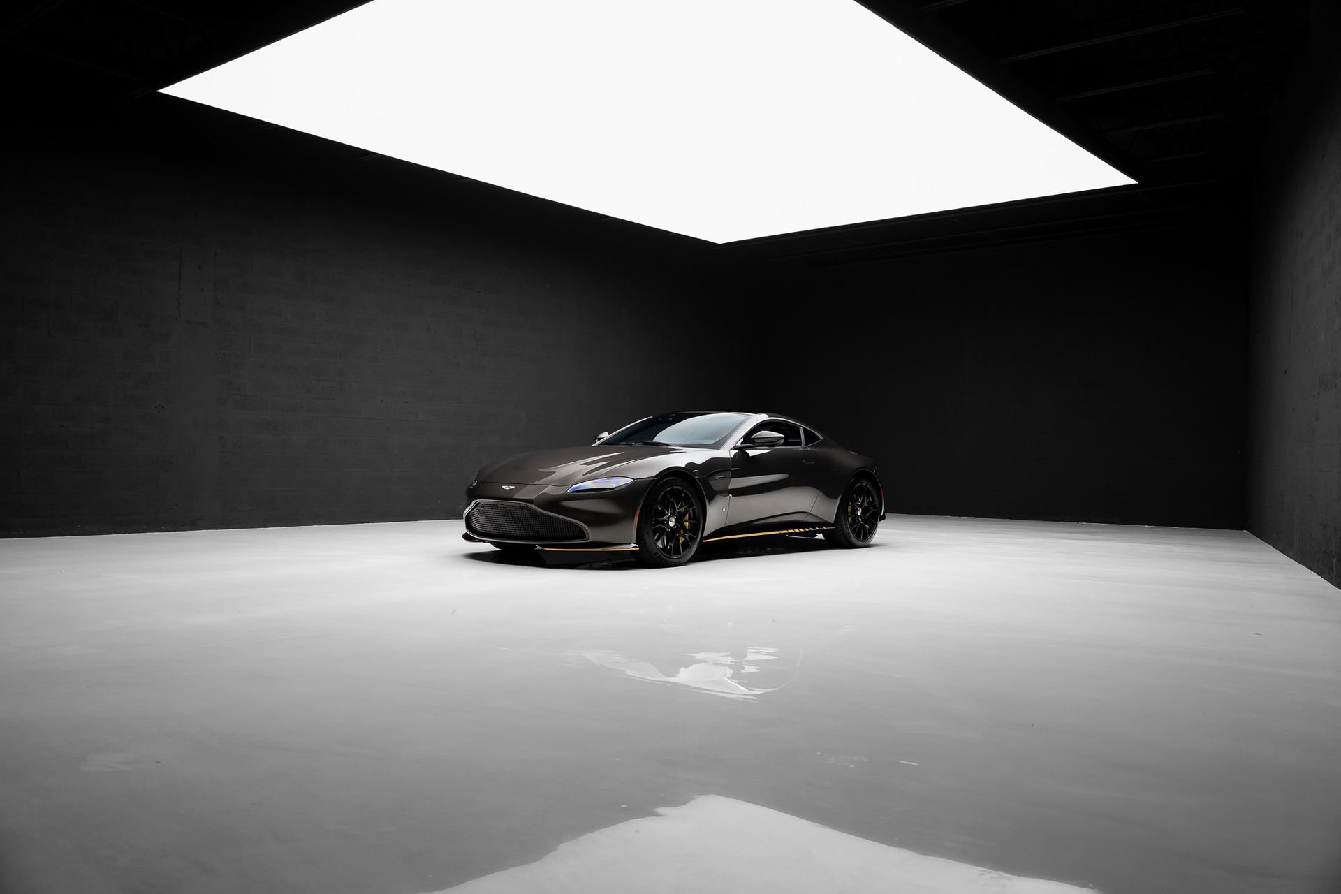 Used 2022 Aston Martin V8 Vantage Coupe RWD image 90
