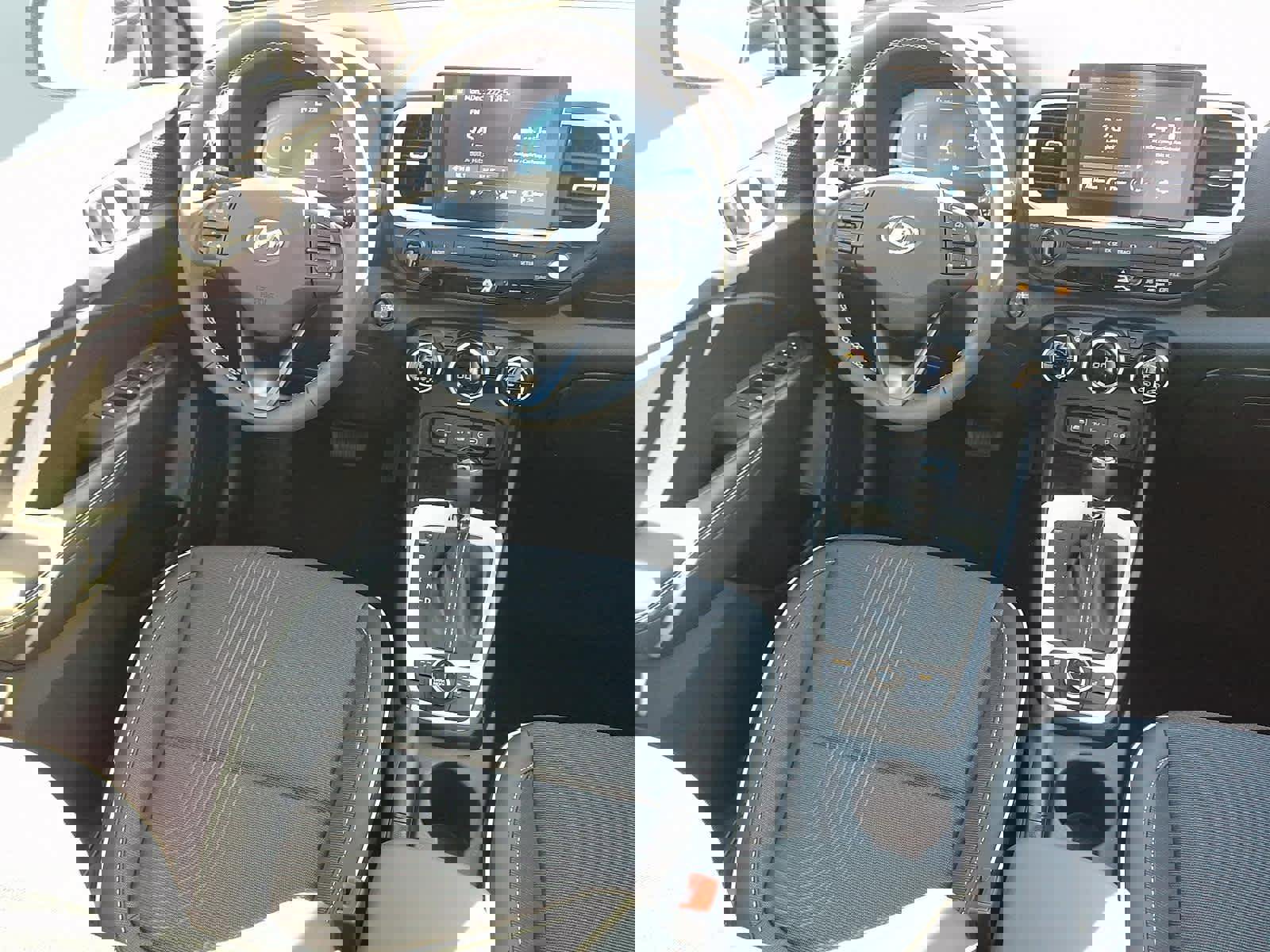 New 2026 Hyundai Venue SEL image 9