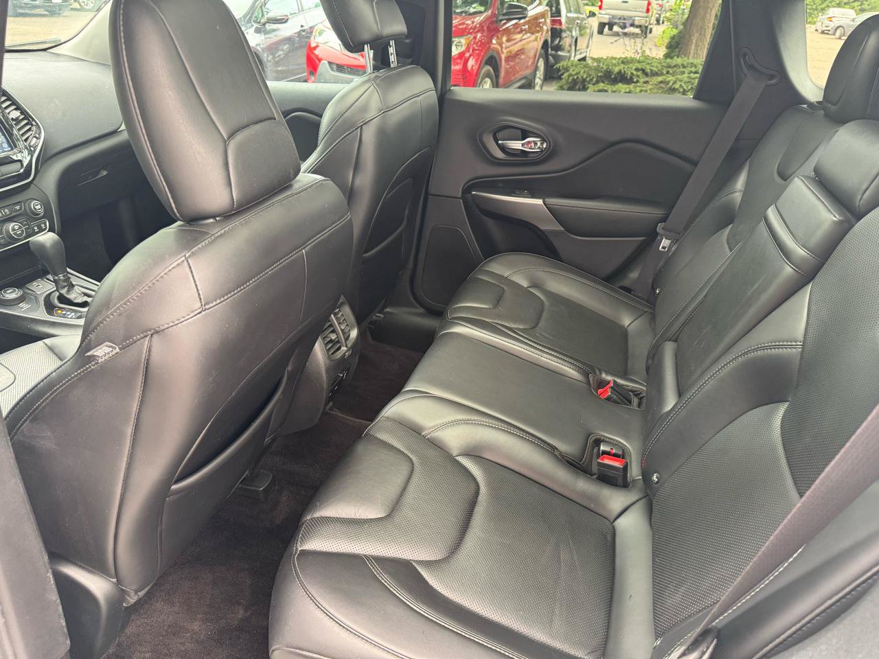 Used 2019 Jeep Cherokee Limited AWD/4WD image 11