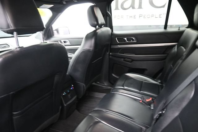 Used 2019 Ford Explorer XLT w/ Equipment Group 202A AWD/4WD image 24