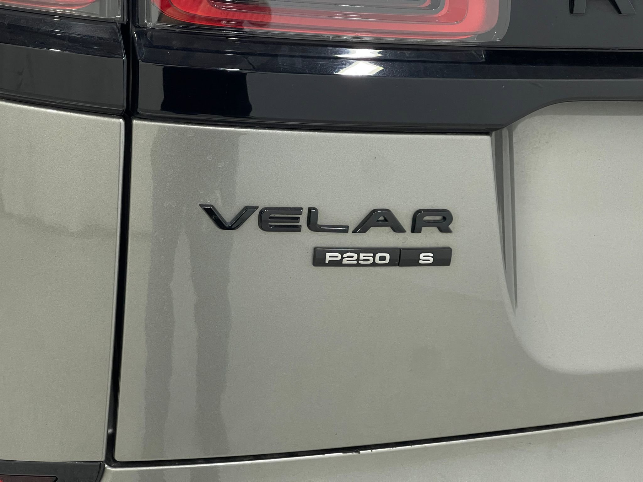 Used 2020 Land Rover Range Rover Velar R-Dynamic S image 41