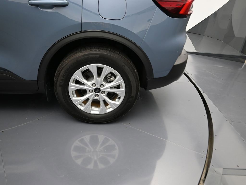 Certified 2025 Ford Escape Active image 9