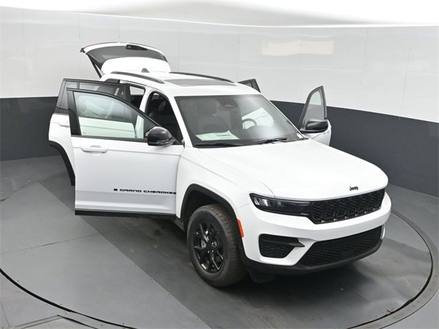 New 2025 Jeep Grand Cherokee Laredo image 50