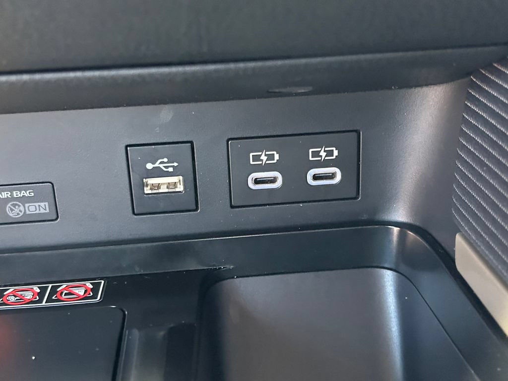 Used 2025 Toyota Camry SE w/ Convenience Package FWD image 28
