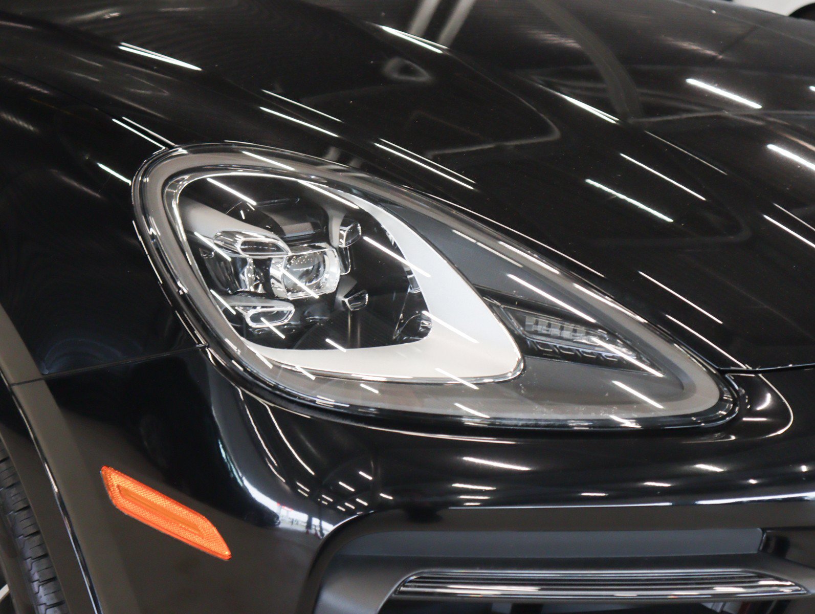 Certified 2023 Porsche Cayenne Platinum Edition AWD/4WD image 25
