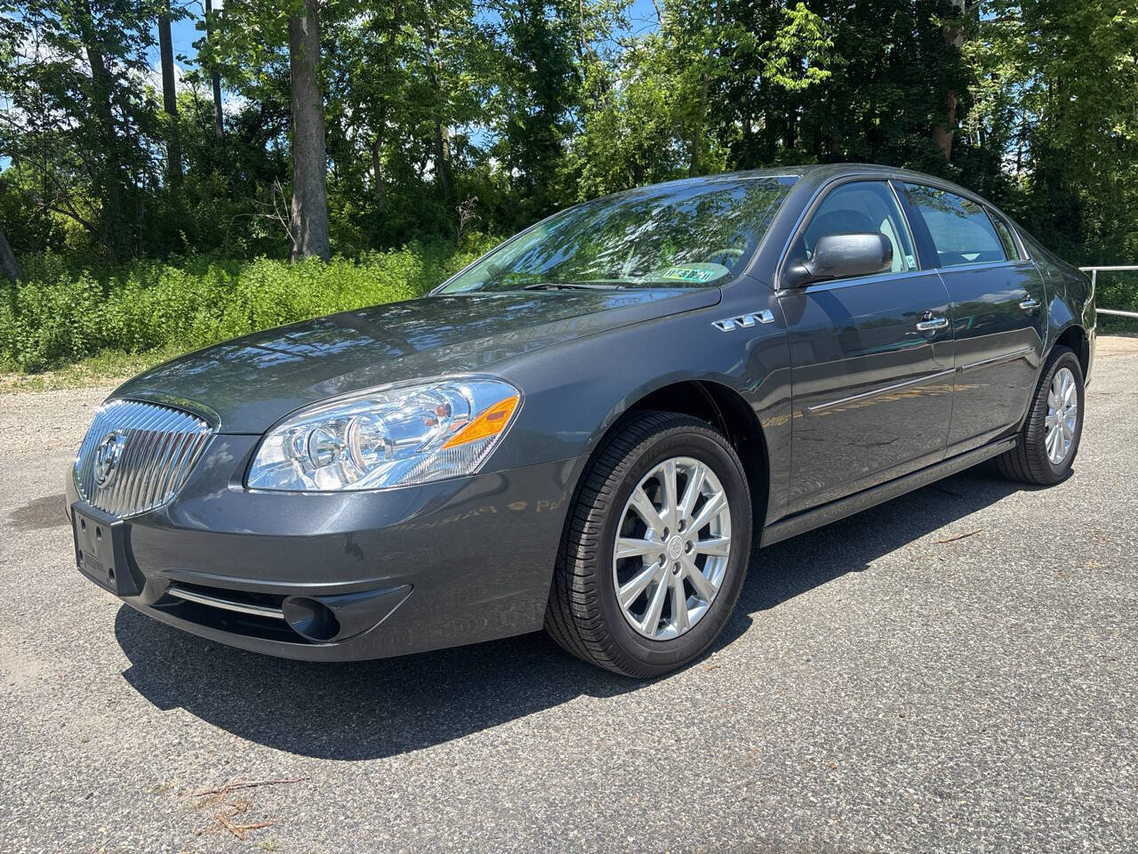 Used 2011 Buick Lucerne CXL w/ Driver Confidence Package FWD image 4