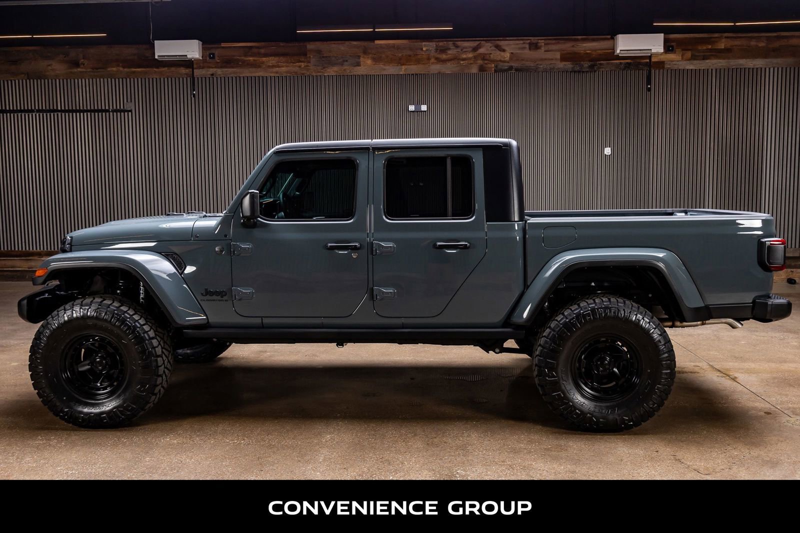 Used 2025 Jeep Gladiator Willys image 6