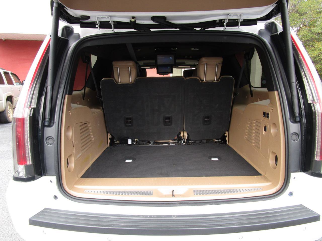 Used 2019 Cadillac Escalade ESV Platinum image 28