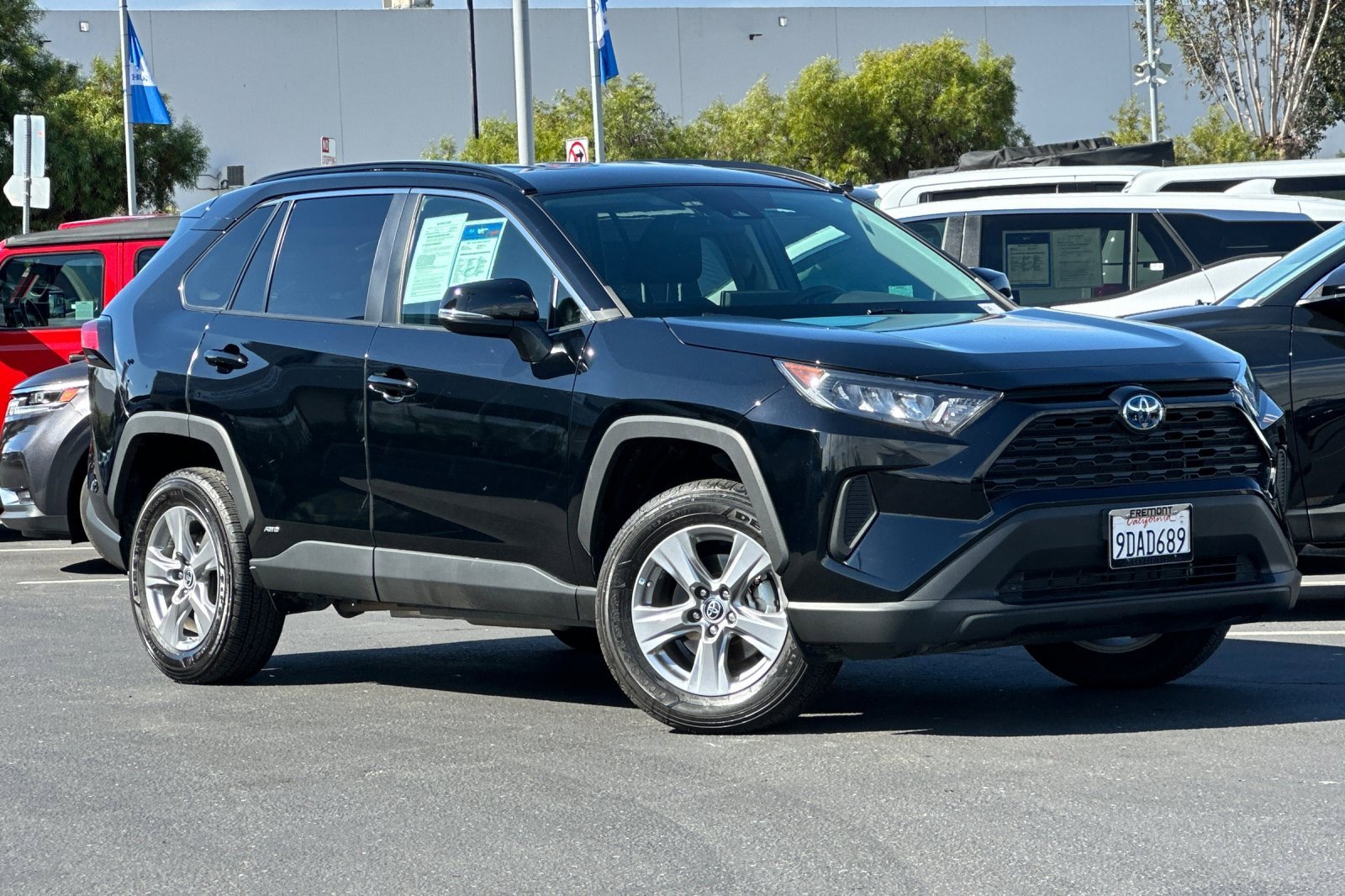 Used 2022 Toyota RAV4 LE image 1