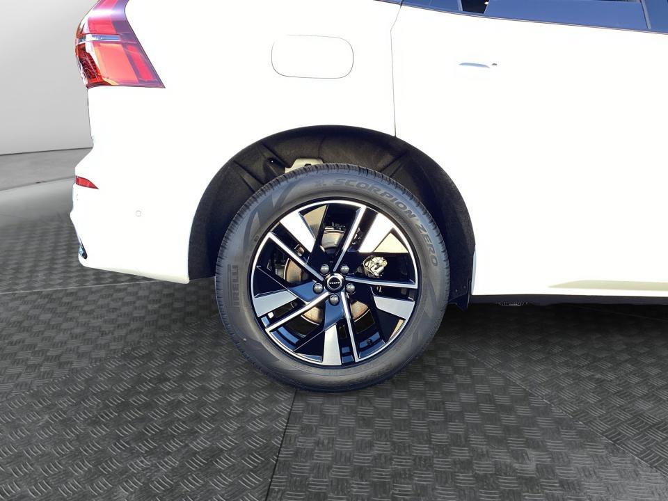 New 2027 Volvo XC60 B5 Plus AWD/4WD image 23