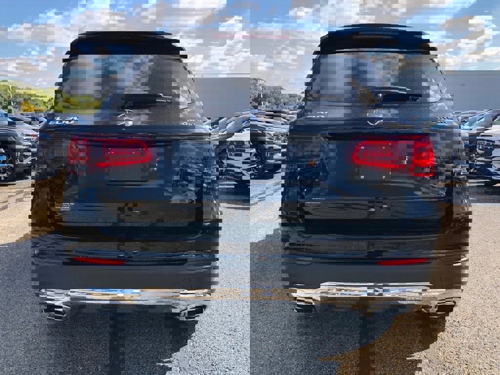 Used 2022 Mercedes-Benz GLC 300 4MATIC w/ Premium Package Lite image 5