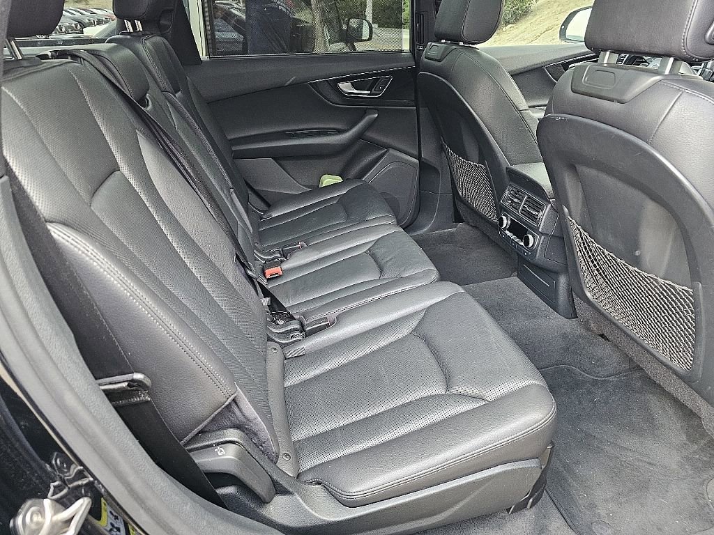 Used 2017 Audi Q7 3.0T Premium Plus w/ Premium Plus Package image 8
