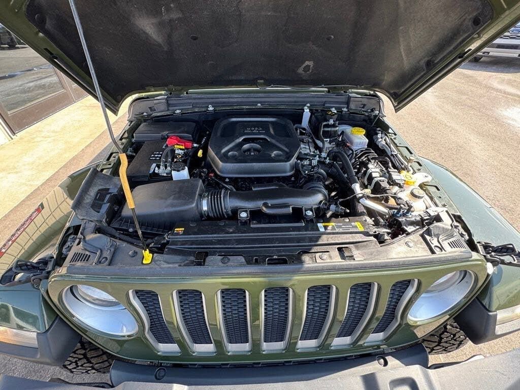 Used 2023 Jeep Wrangler Sahara AWD/4WD image 12