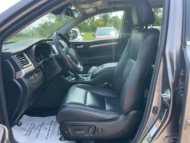 Used 2017 Toyota Highlander XLE w/ Protection Package #3 AWD/4WD image 19