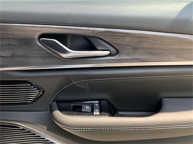 New 2024 Jeep Grand Cherokee Overland image 25