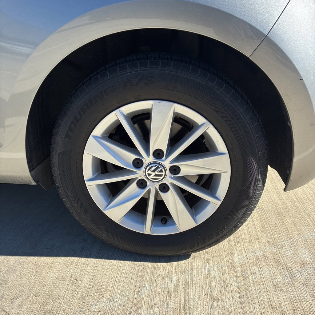 Used 2015 Volkswagen Golf S image 4