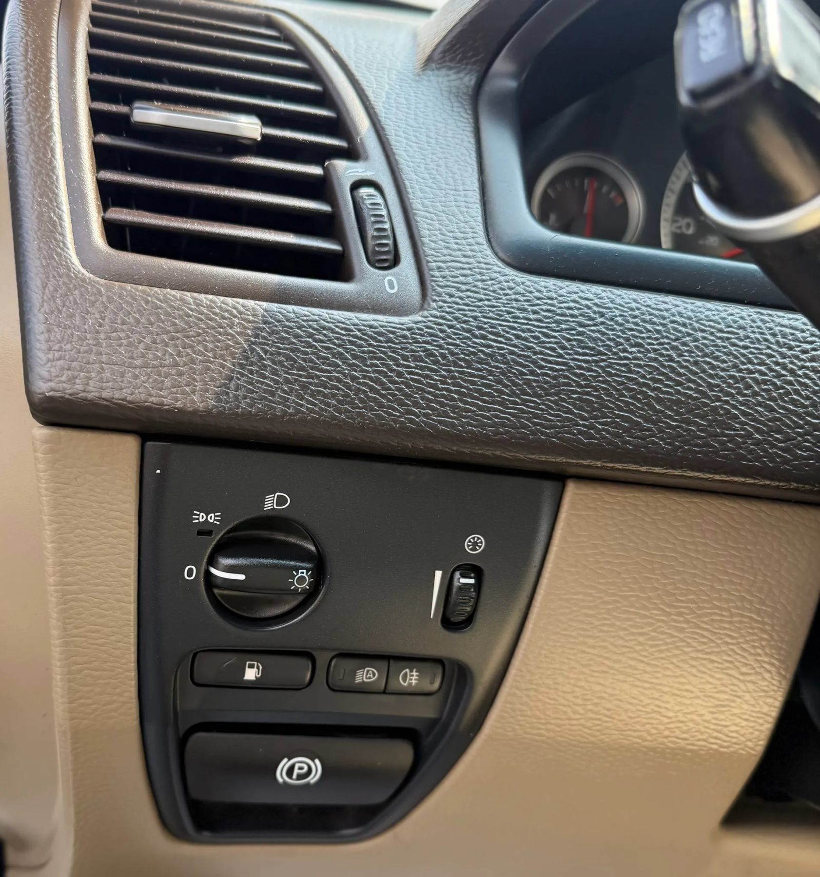 Used 2013 Volvo XC90 3.2 FWD image 21