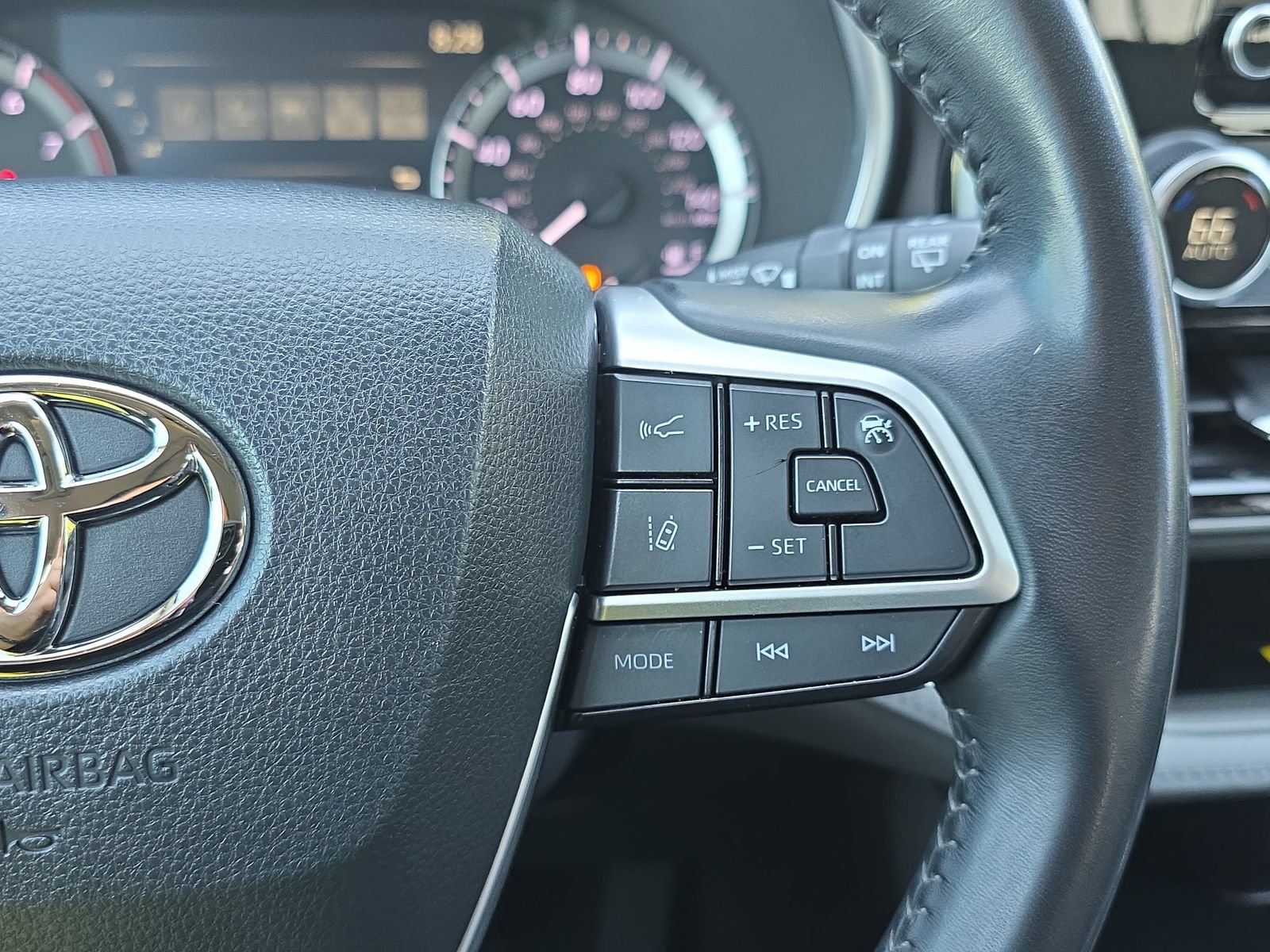 Used 2023 Toyota Highlander XLE FWD image 19