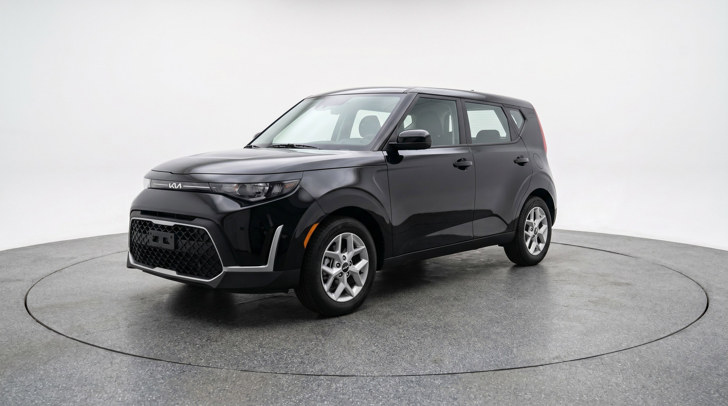 Used 2025 Kia Soul LX FWD image 3