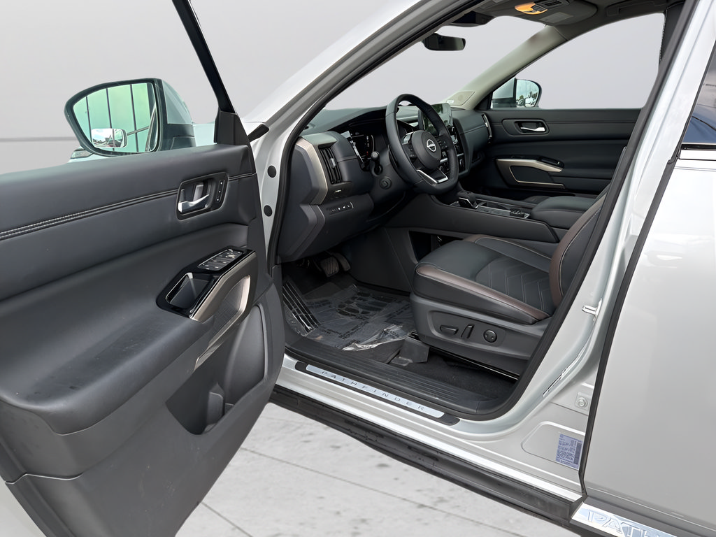 Certified 2024 Nissan Pathfinder Platinum w/ Cargo Package AWD/4WD image 12