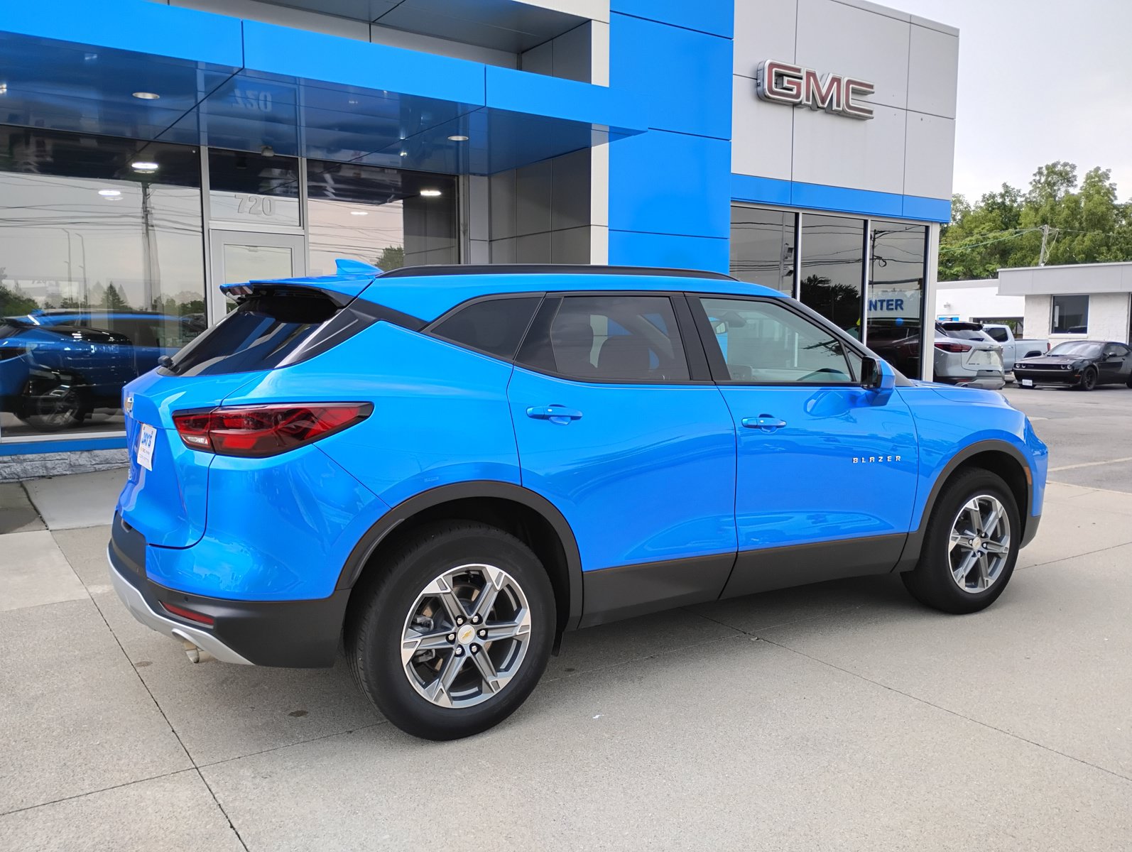 Used 2024 Chevrolet Blazer LT w/ Convenience Package FWD image 6