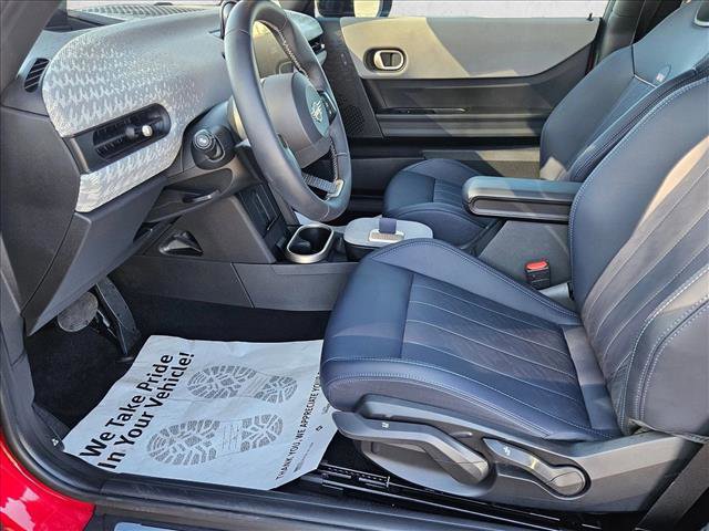 Used 2025 MINI Cooper 2-Door Hardtop image 16