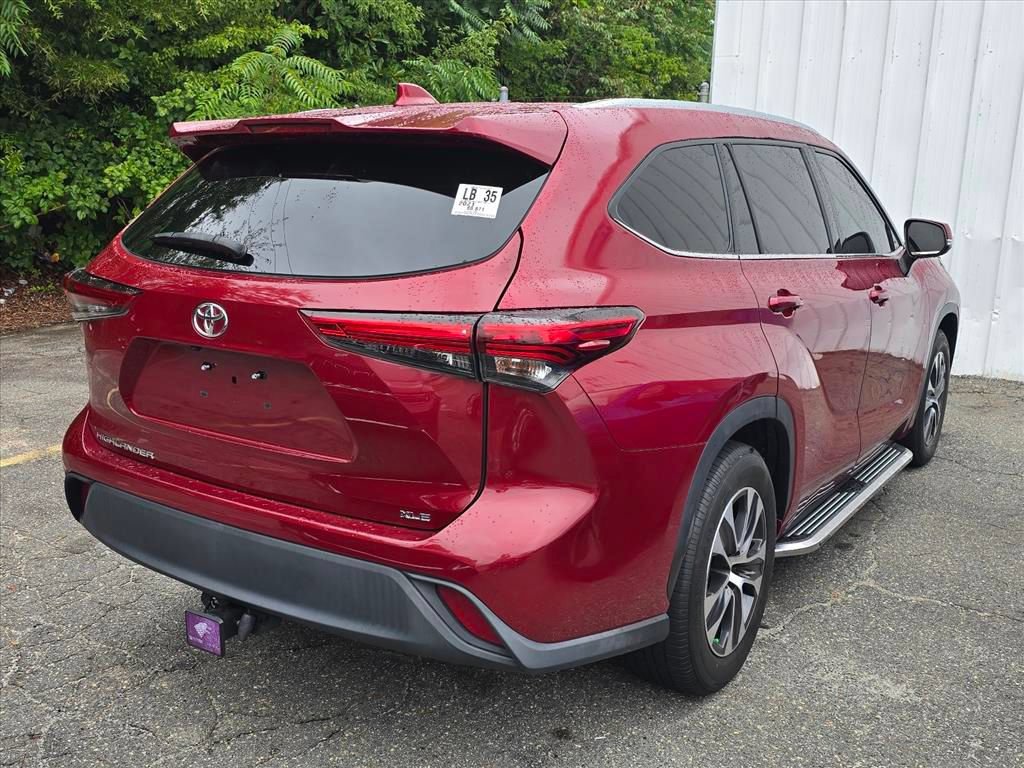 Used 2021 Toyota Highlander XLE FWD image 8