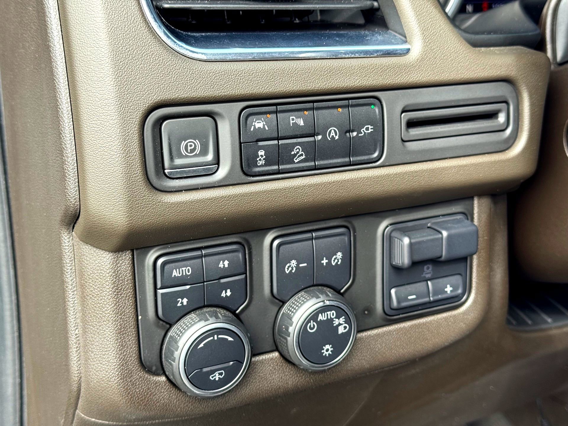 Used 2021 Chevrolet Tahoe Z71 w/ Z71 Off-Road Package image 14