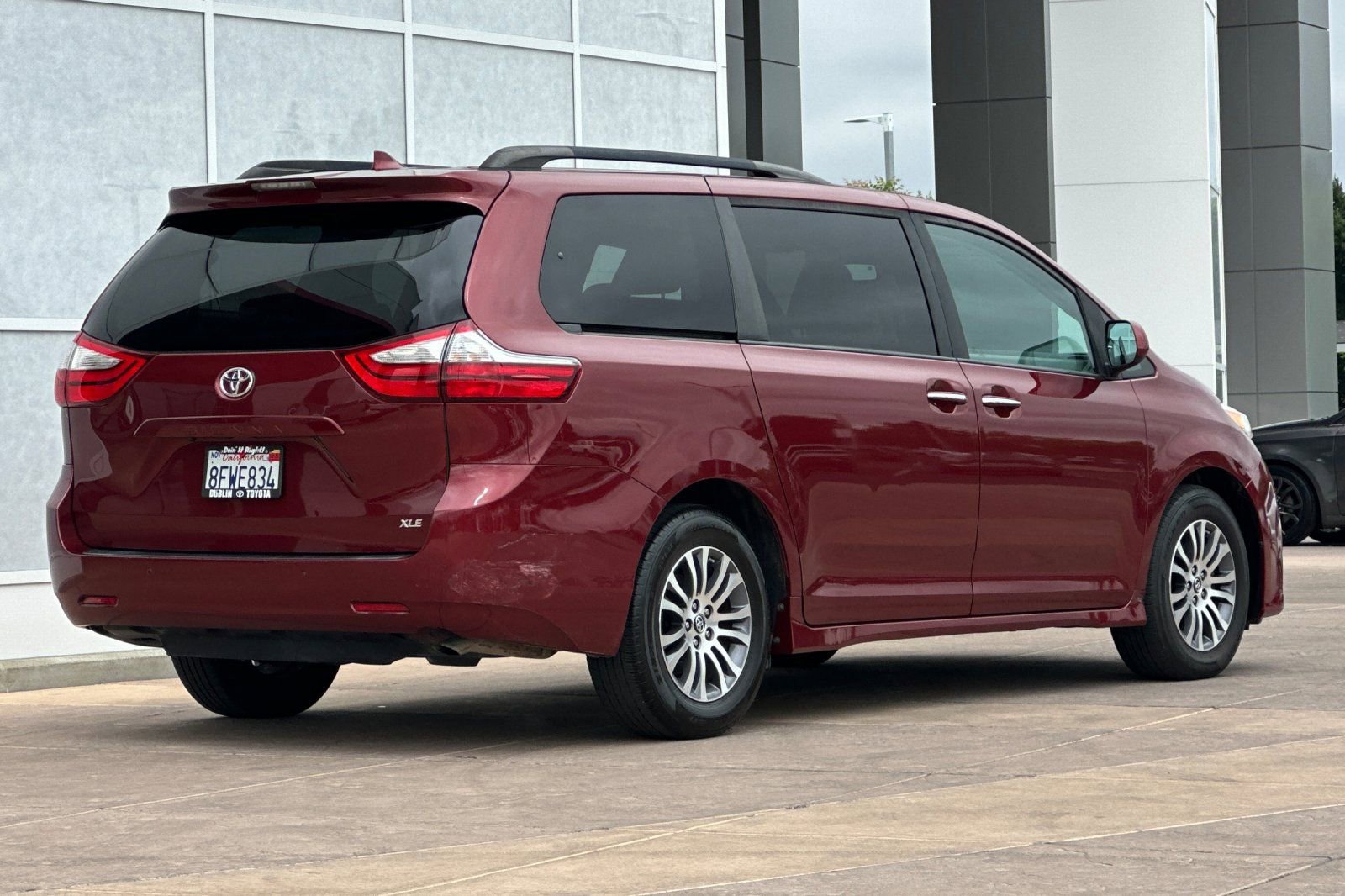 Certified 2018 Toyota Sienna XLE w/ XLE Navigation Package FWD image 4