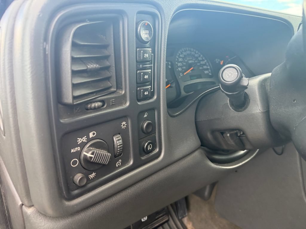 Used 2004 GMC Sierra 1500 SLT w/ Light Duty Power Package AWD/4WD image 19