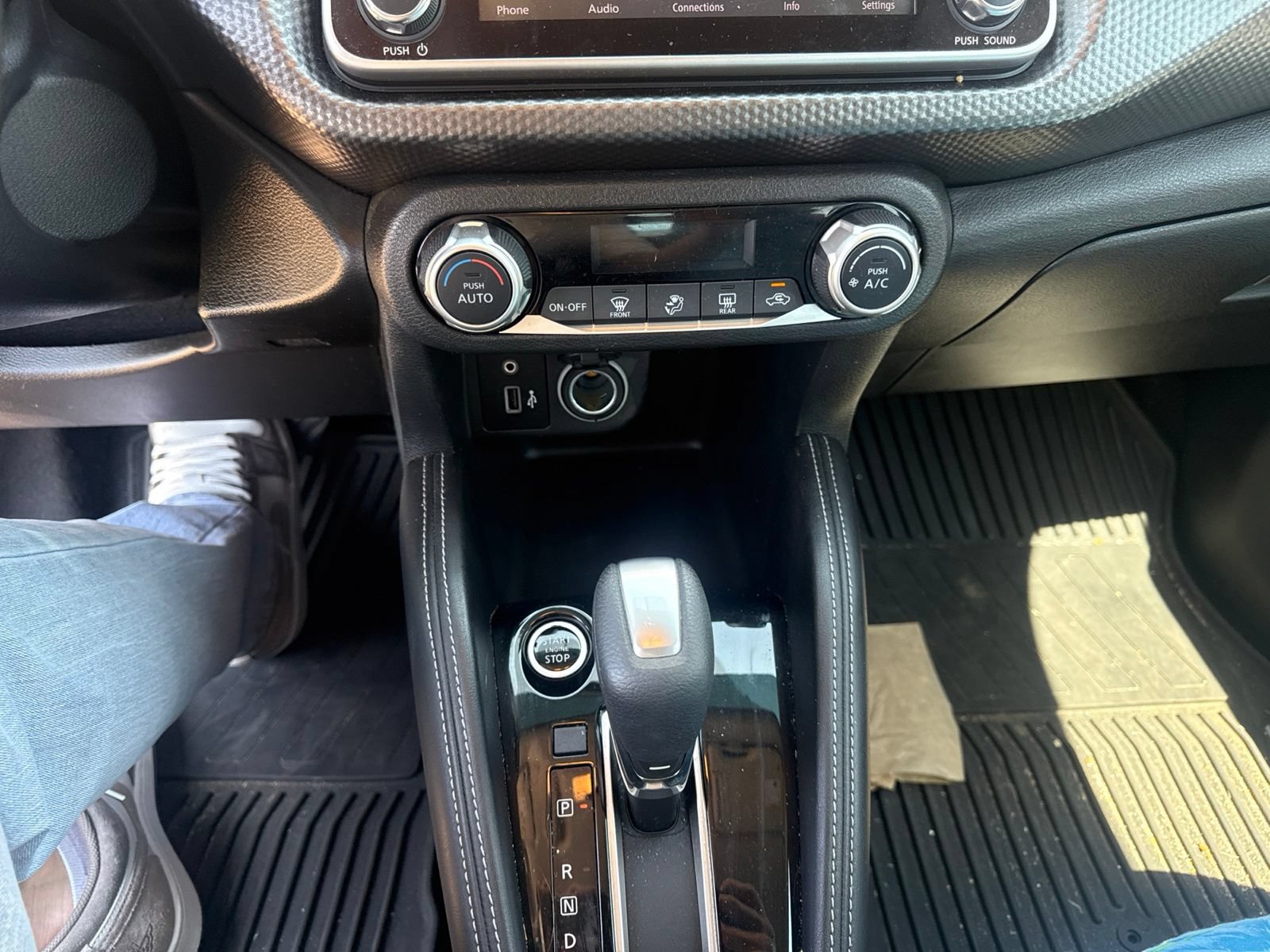 Used 2019 Nissan Kicks SV FWD image 14