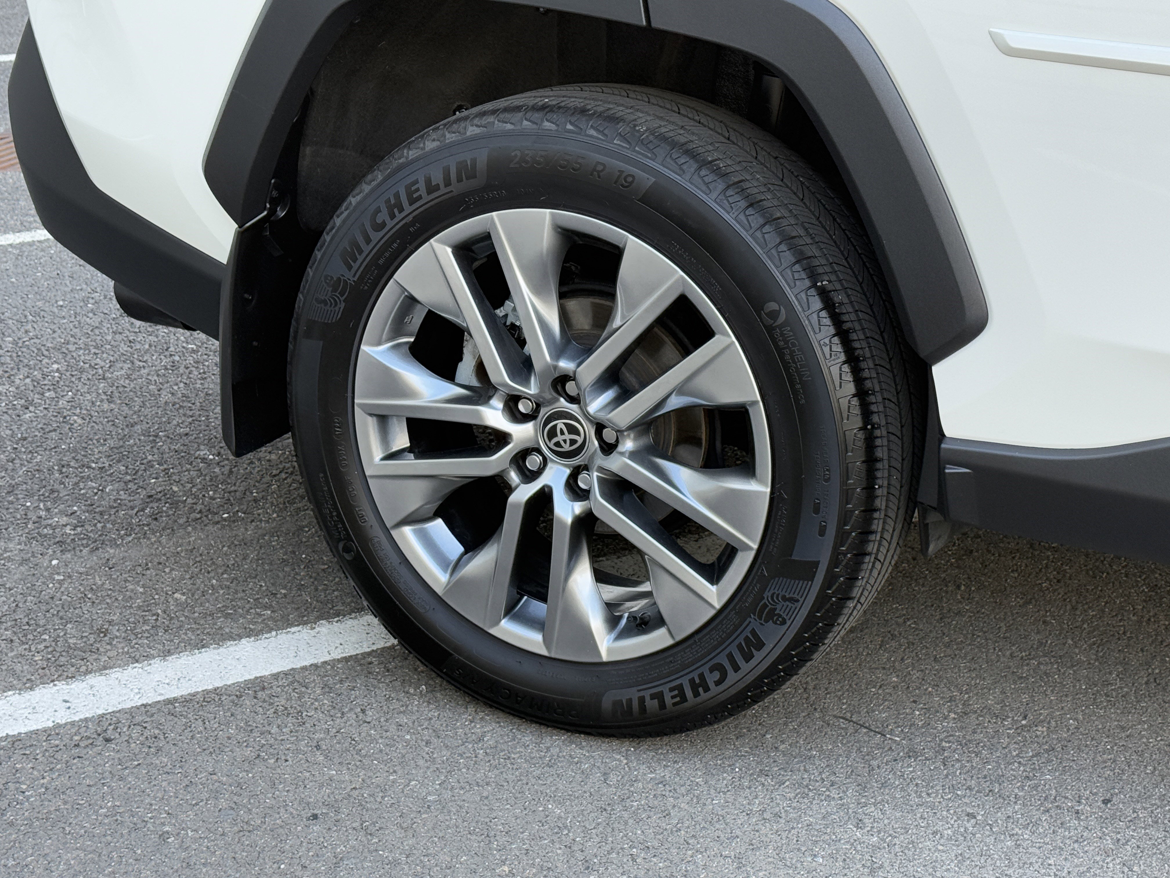 Used 2022 Toyota RAV4 XLE Premium image 36