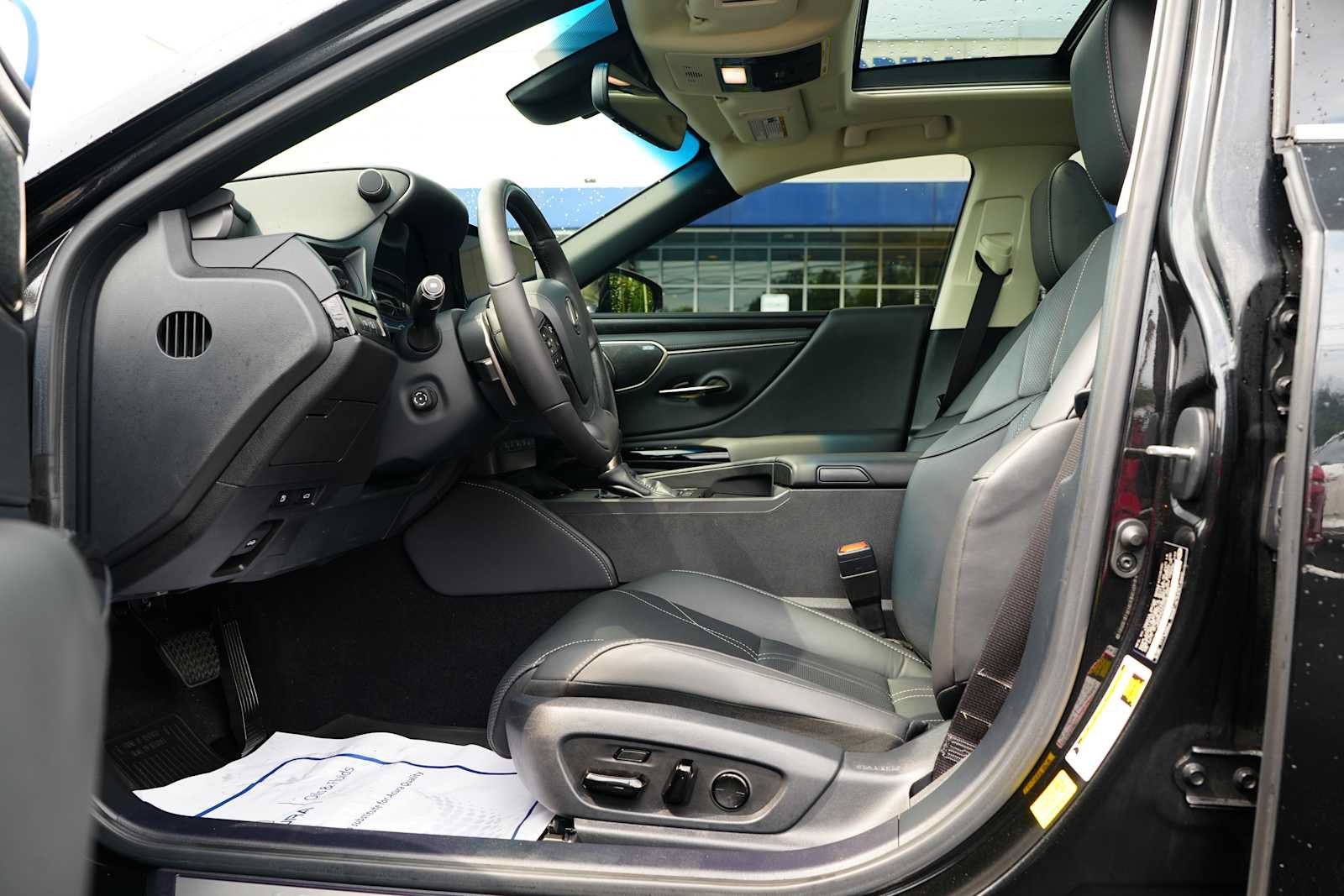 Used 2024 Lexus ES 350 Ultra Luxury w/ Accessory Package (Z2) FWD image 15