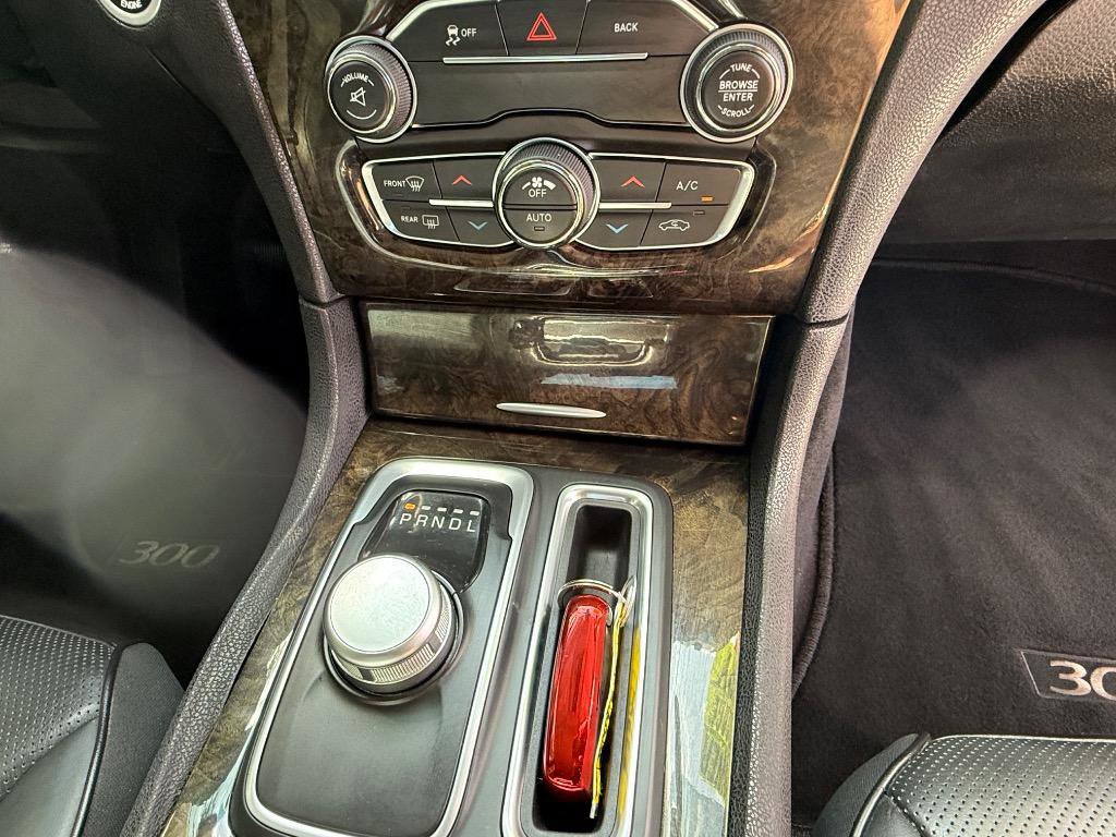 Used 2015 Chrysler 300 C image 12