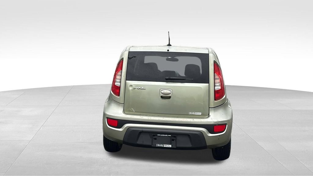 Used 2013 Kia Soul + FWD image 6