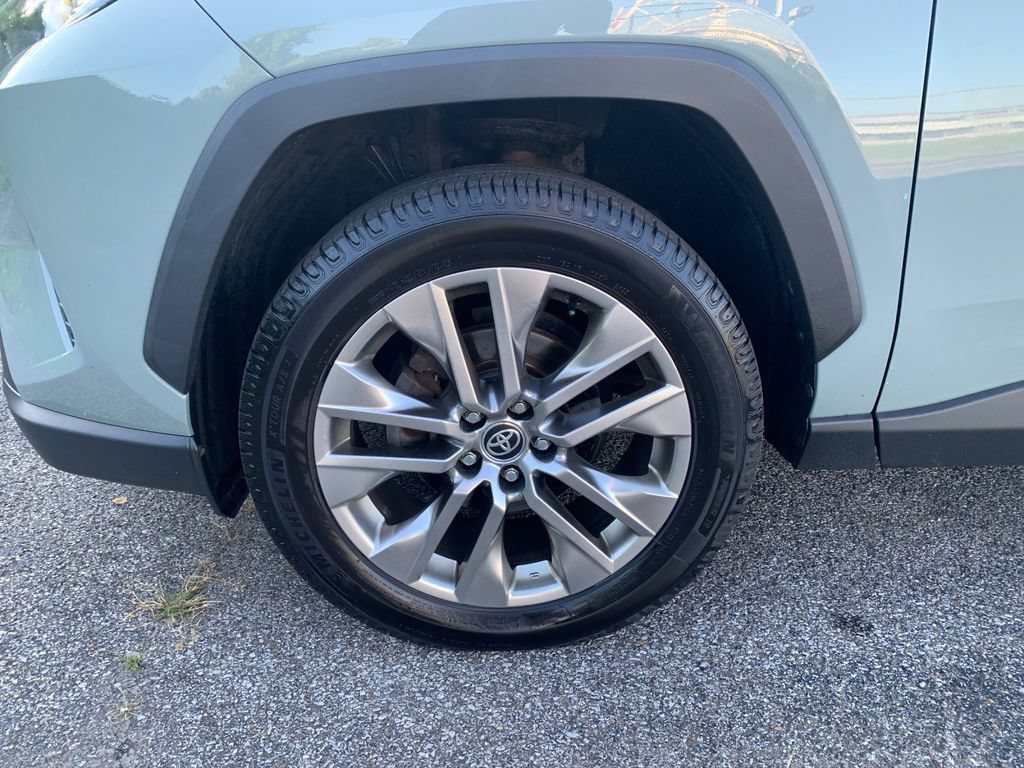 Used 2020 Toyota RAV4 XLE Premium AWD/4WD image 34