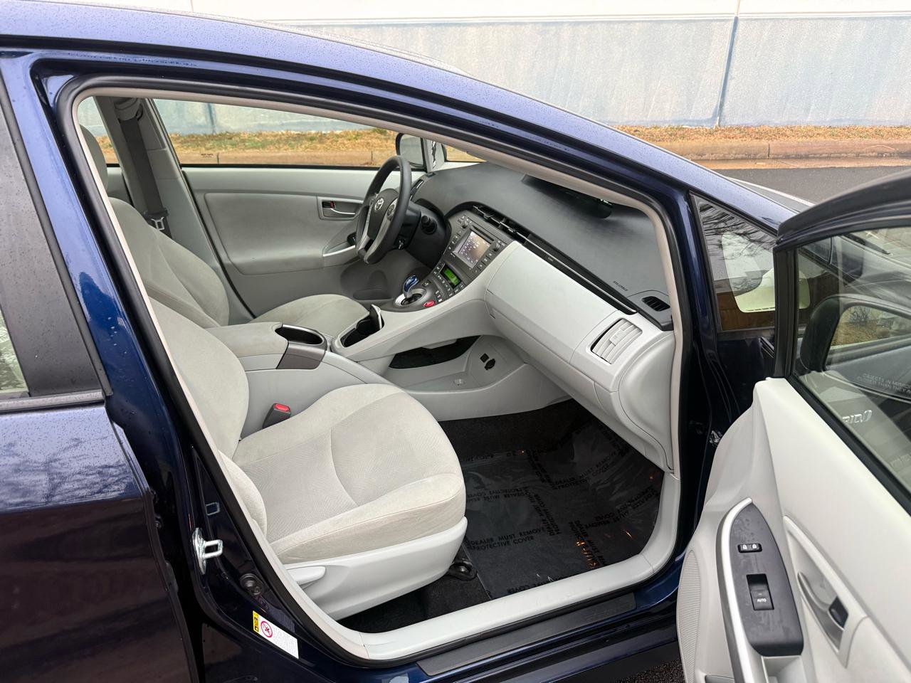 Used 2015 Toyota Prius Three image 17