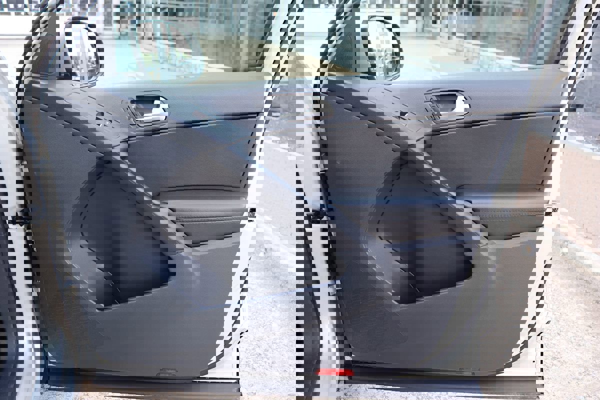 Used 2013 Volkswagen Tiguan SE image 33