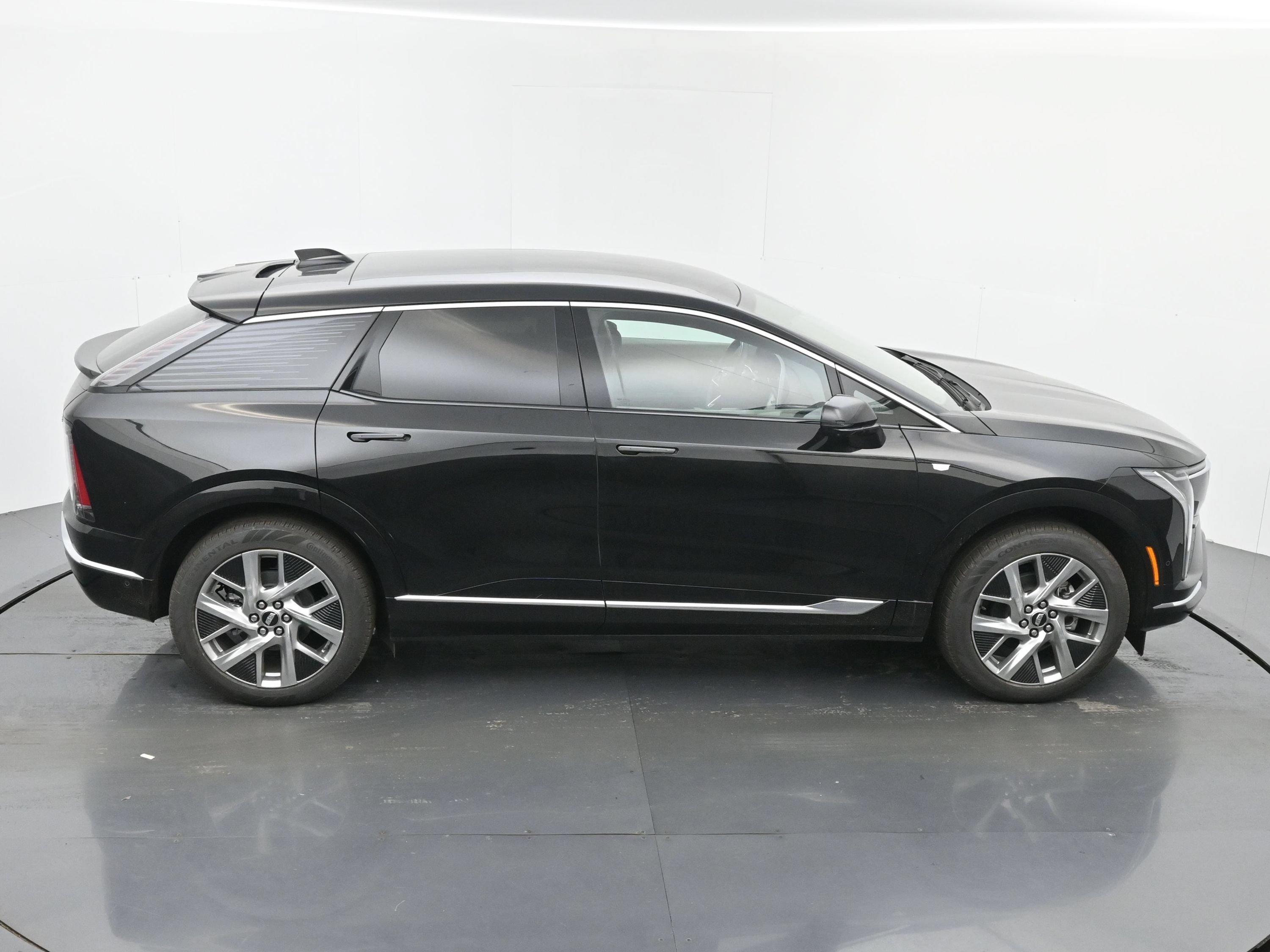 New 2027 Cadillac Optiq Luxury w/ LPO, Floor Liner Package AWD/4WD image 28