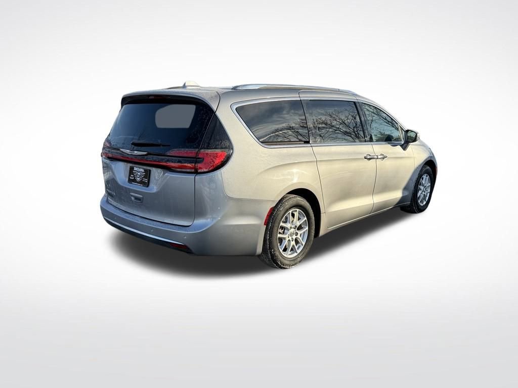 Used 2021 Chrysler Pacifica Touring-L image 7