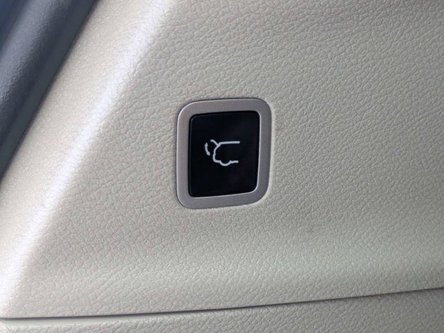 Used 2023 Chrysler Pacifica Touring-L FWD image 13
