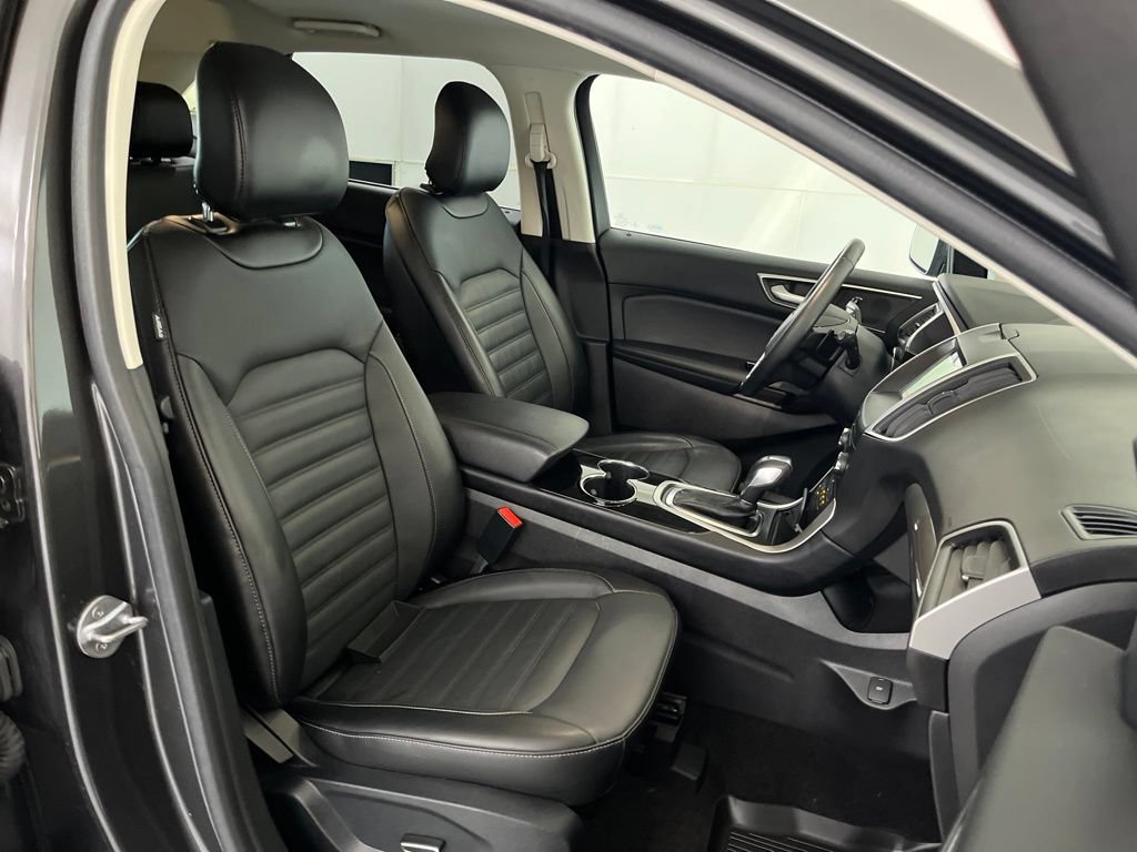Used 2017 Ford Edge SEL w/ Equipment Group 201A AWD/4WD image 22