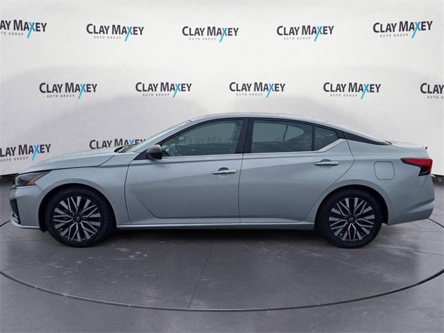 Used 2024 Nissan Altima 2.5 SV image 2