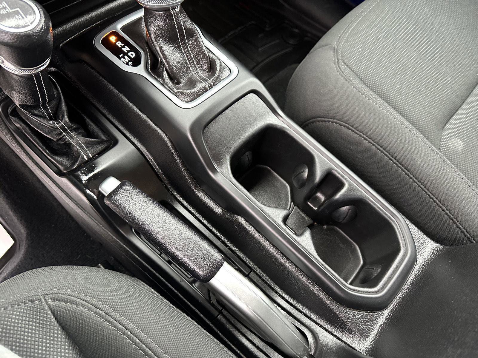 Used 2018 Jeep Wrangler Unlimited Sahara w/ Cold Weather Group image 26