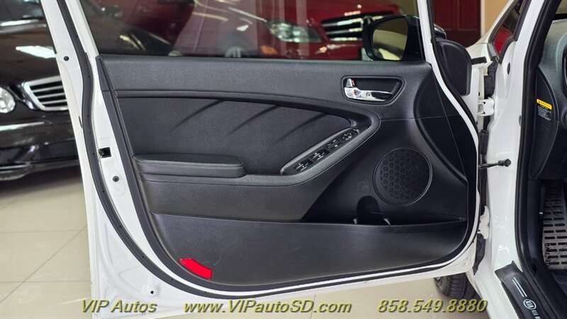 Used 2015 Kia Forte SX FWD image 25