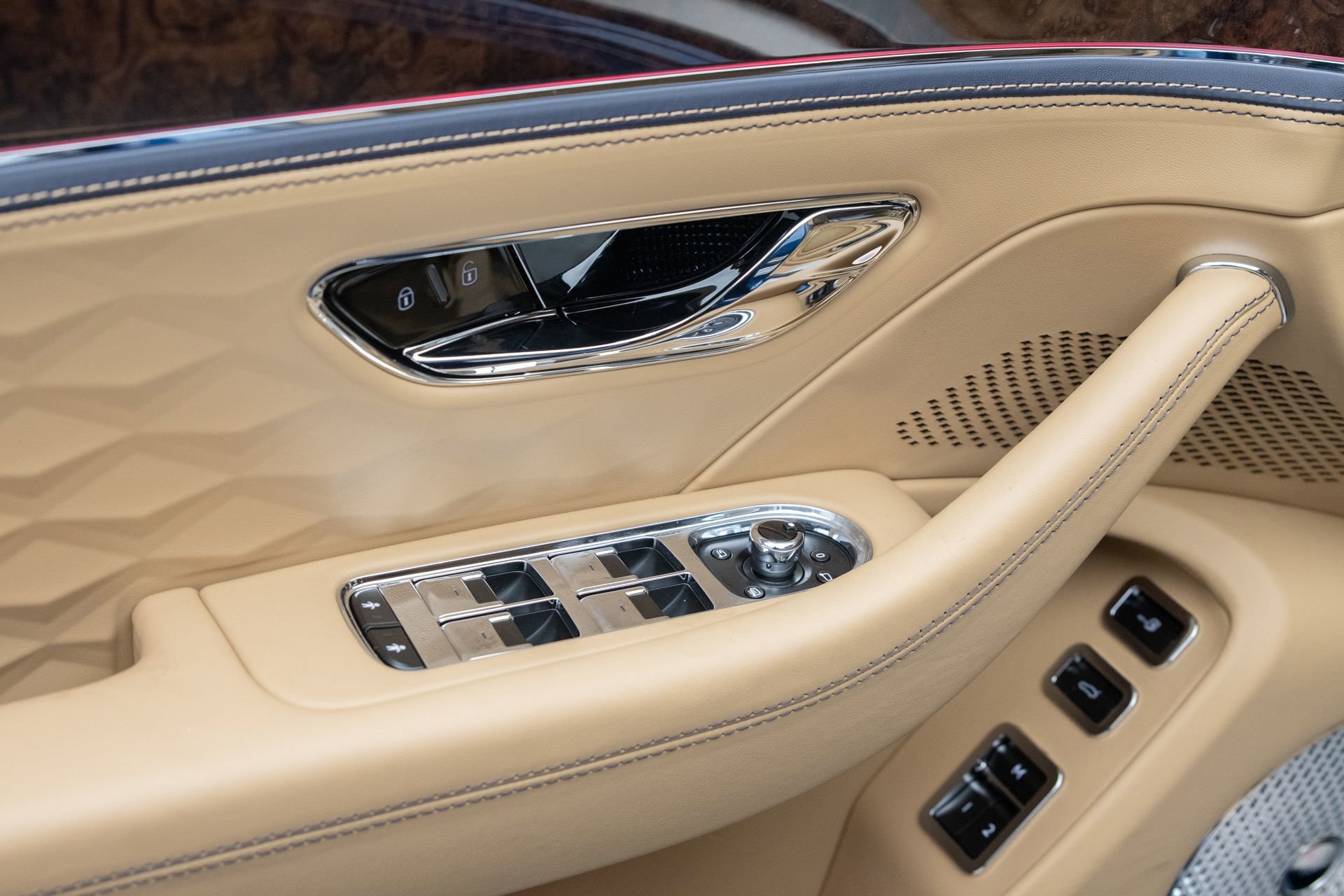 New 2026 Bentley Flying Spur Plug-In Hybrid AWD/4WD image 16