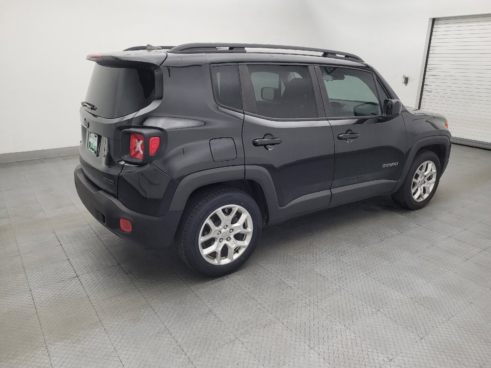 Used 2017 Jeep Renegade Latitude FWD image 10
